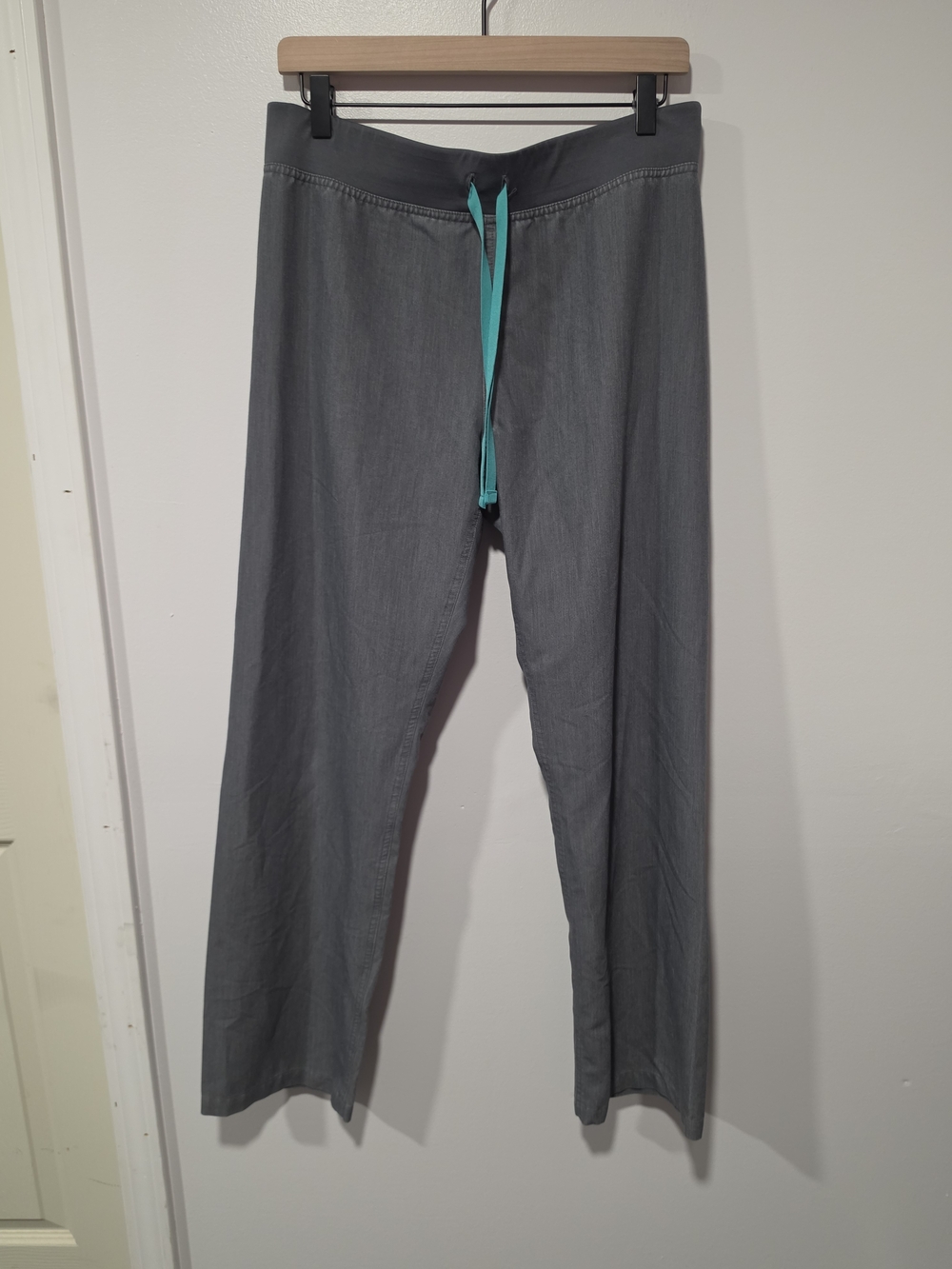 FIGS Graphite Gray High Waisted Livingston Basic Scrub Pants Womens Size Medium
